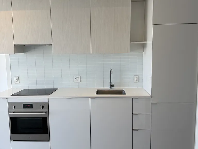161 Roehampton Ave #2712 — Photo 4