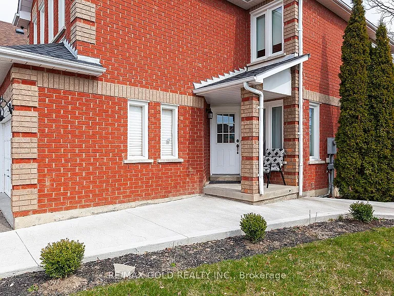 1 Ripley Cres — Photo 2