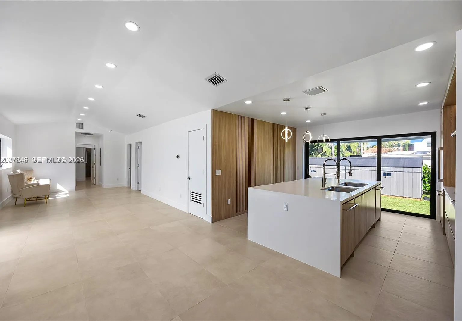 Hollywood Lakes Section — Photo 3