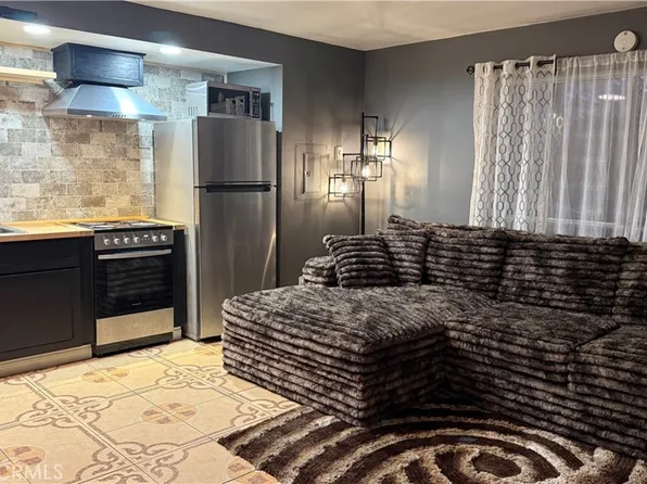 7904 Laurel Canyon Blvd Unit 12, North Hollywood, CA 91605