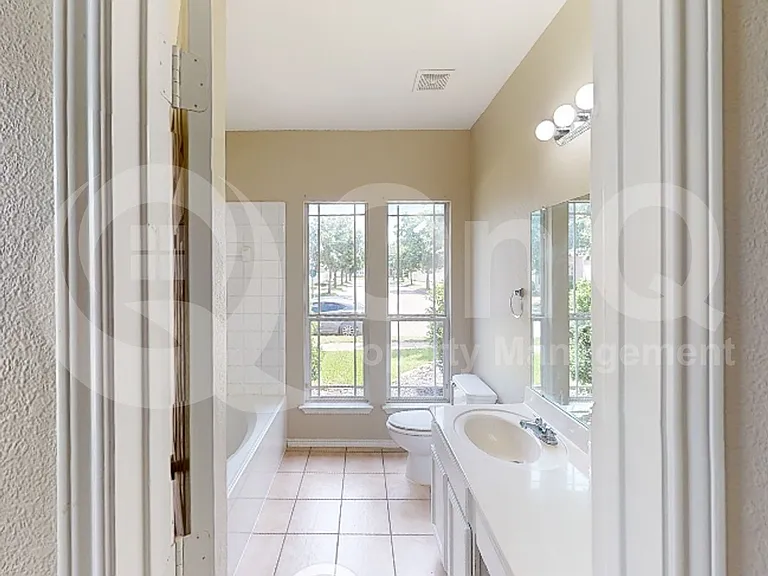10301 Waterbury Dr — Photo 16
