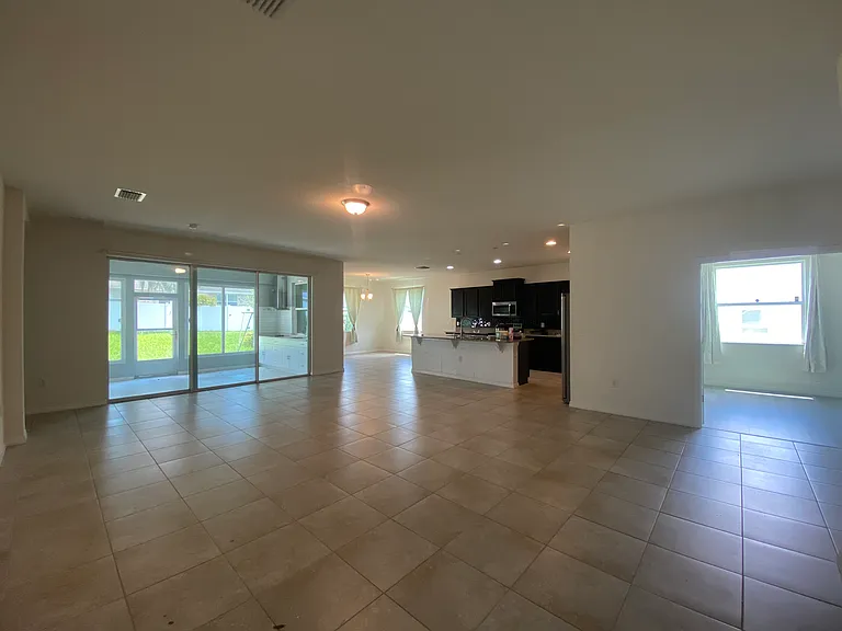 4261 SW 62nd Loop — Photo 3