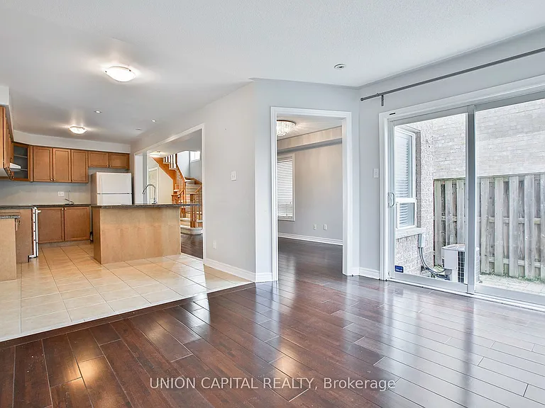 762 Caboto Trl — Photo 8