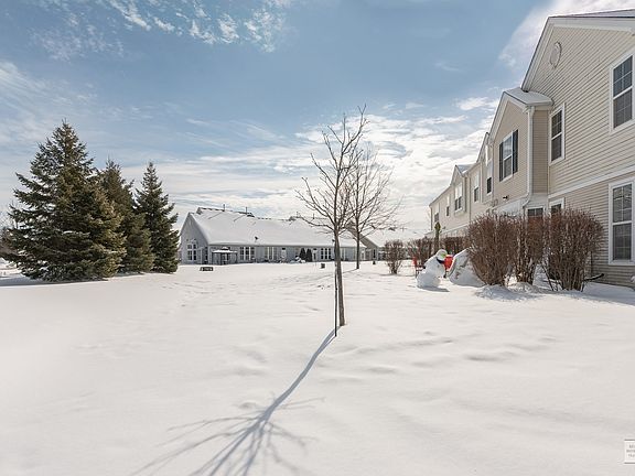 There is a LOT of room between buildings in this area.