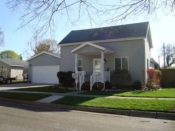 407 Rumely St photo 1