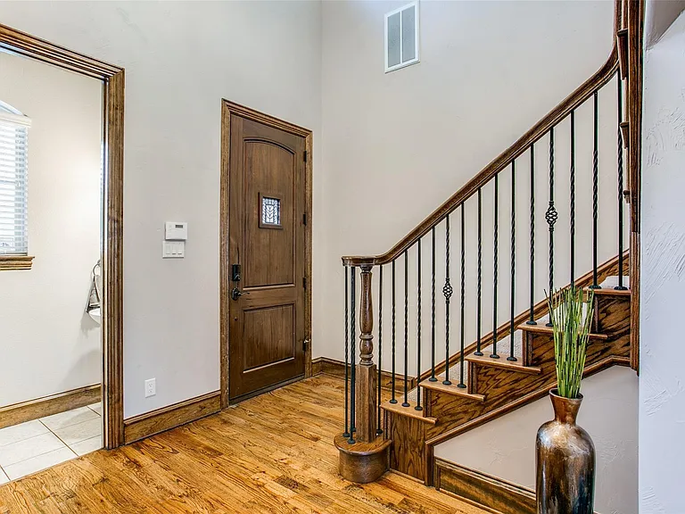 1805 Castle Ct — Photo 4