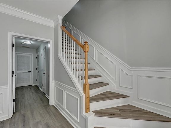 4th image of 3977 Howell Park Rd