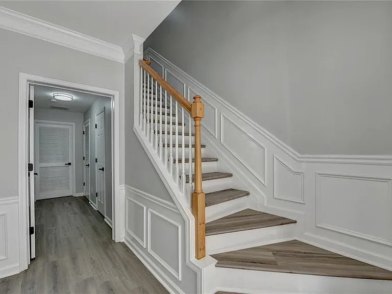 3977 Howell Park Rd — Photo 3