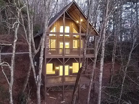 3rd image of 401 Windy Gap Lane