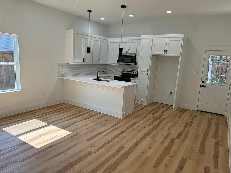 485 25th St SE — Photo 16
