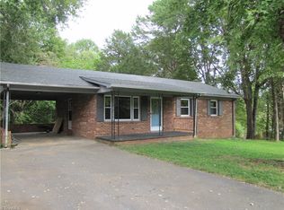 125 Sable Ave, Mount Airy, NC 27030