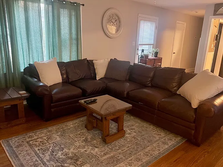1309 Wendover Dr — Photo 3