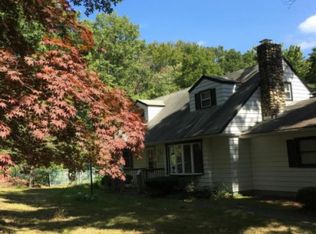122 Tiger Lily Dr, Dingmans Ferry, PA 18328
