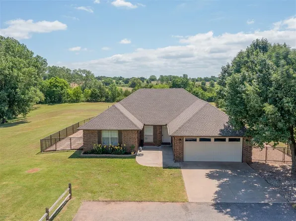 2120 Flamingo Dr, Blanchard, OK 73010