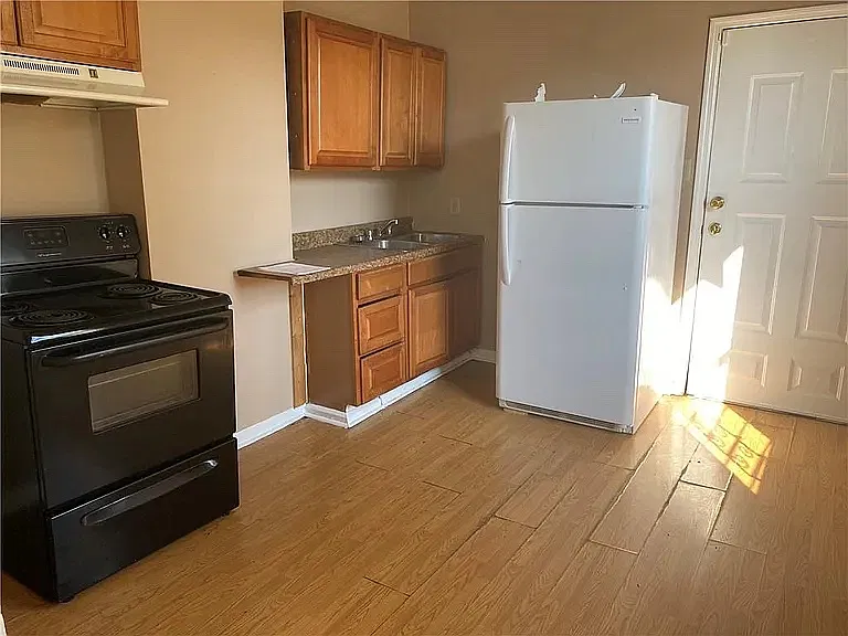 2 bed, 850 sqft, $1,500 — Photo 2