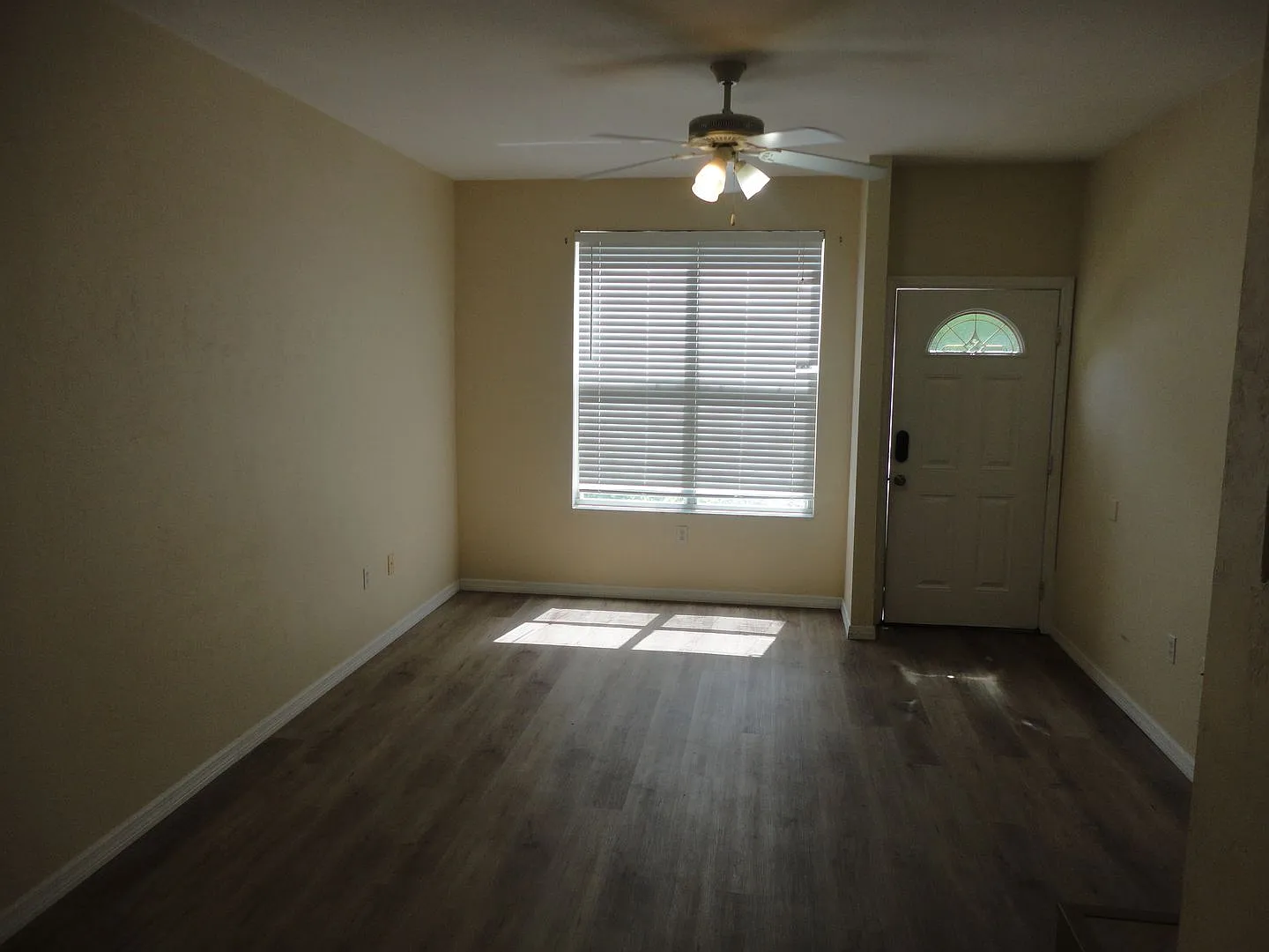 Victoria Station - 2 bedroom 2.5 bath townhouse — Photo 2