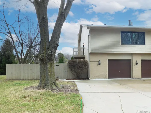 42212 E Edward Dr, Clinton Township, MI 48038