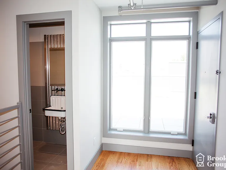 18 Stanhope St #3G — Photo 9