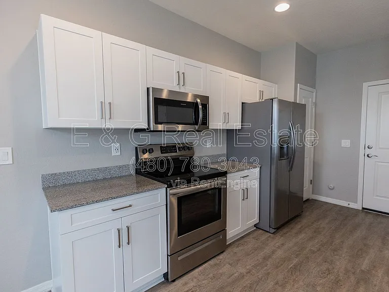 2950 N 38th St #13 — Photo 5