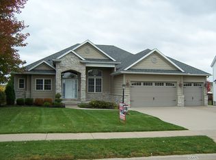 3046 Marynoel Ave, Bettendorf, IA 52722