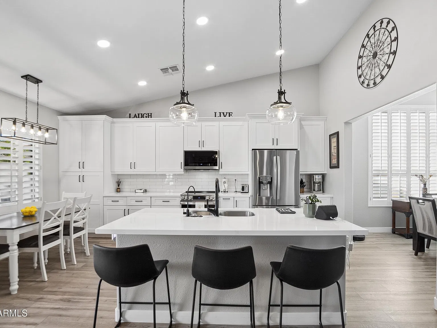 5 bed, 2.0 bath, 2484 sqft, $3,700 — Photo 2