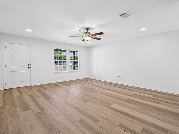 2nd image of 4920 Peachtree Rd