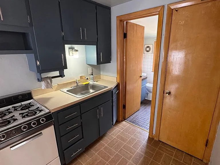 3229 S 56th St — Photo 31