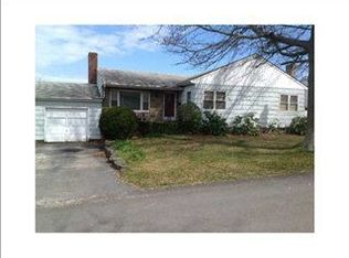 65 Oak St, Middletown, RI 02842