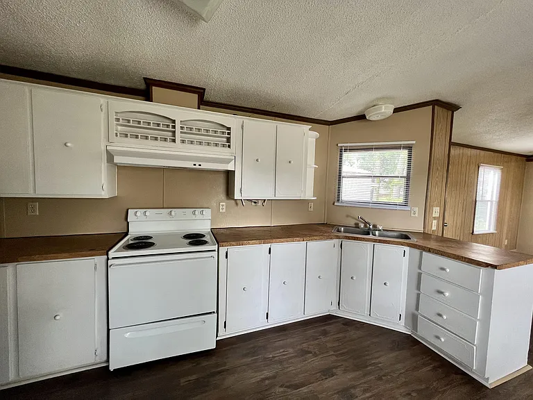 300-04 Ricks Rd — Photo 8