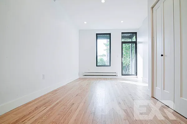 Rented by EXR | media 20