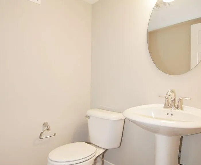 933 Yorkshire Ln — Photo 9
