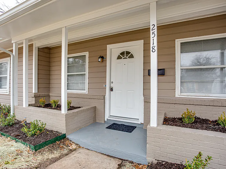 2518 Winthrop Dr — Photo 5