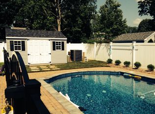 2 Poet Ln, Greenlawn, NY 11740