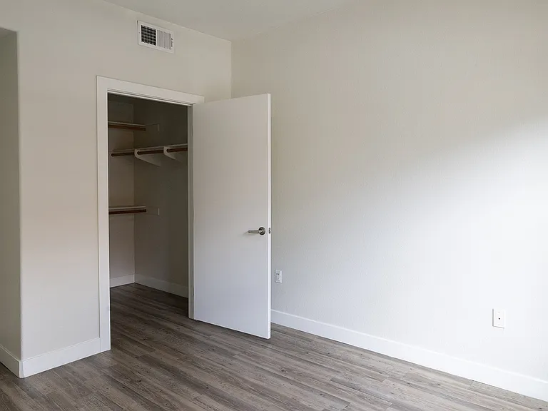 Urbana East Village Rental Flats — Photo 35