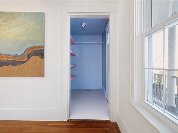 5th image of 33 Evergreen St