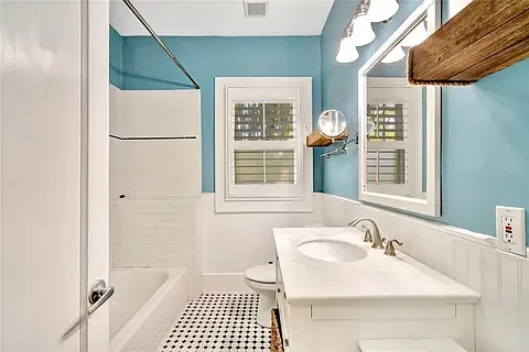 638 Woodward St — Photo 3