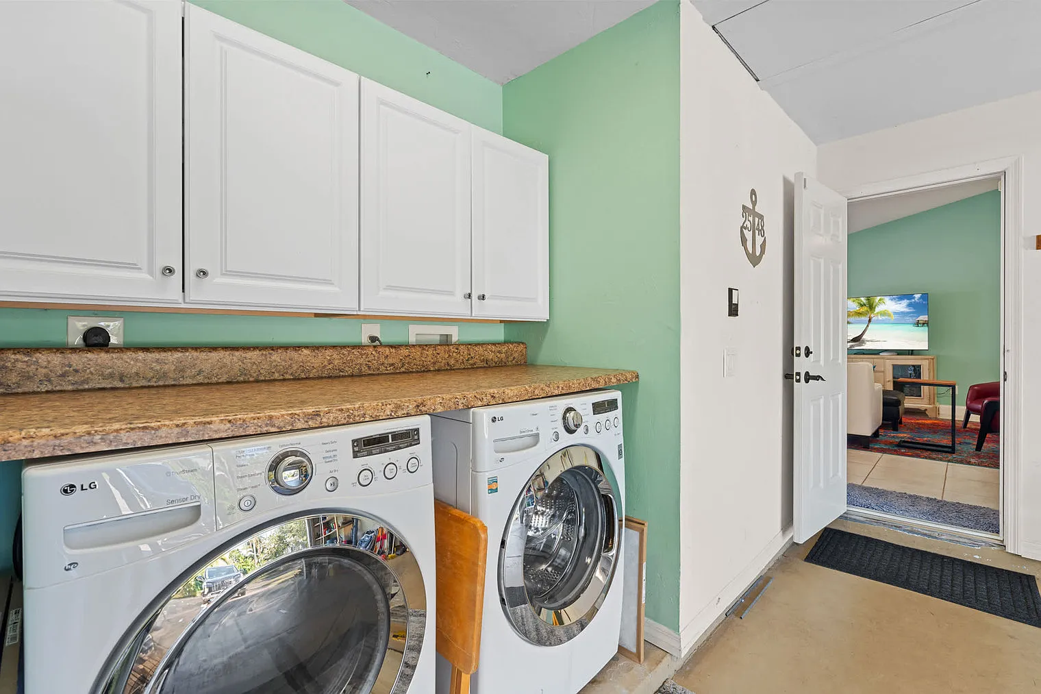 3 bed, 2.0 bath, 1550 sqft, $9,761 — Photo 4