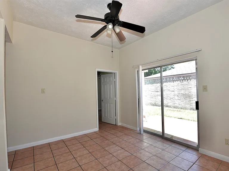 16222 Queensdale Dr — Photo 14