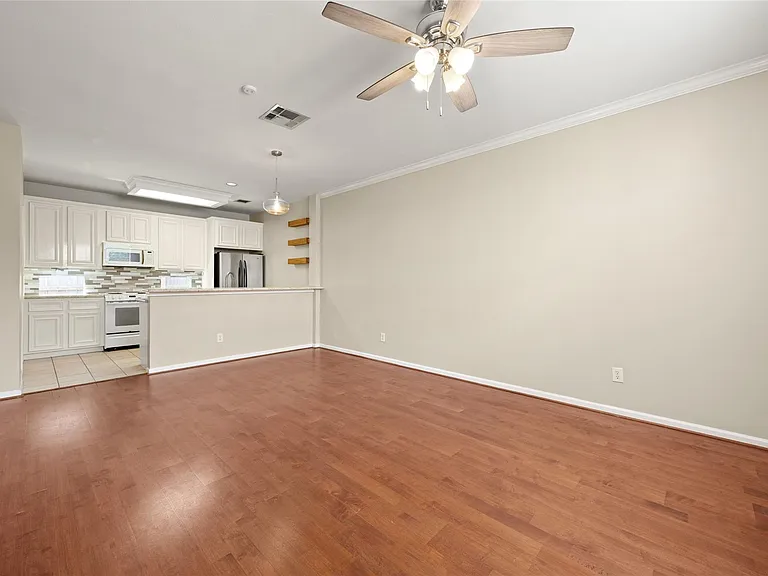 1708 Dennis St — Photo 4