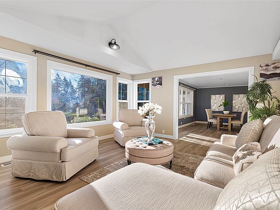 3rd image of 216 106th Avenue SE