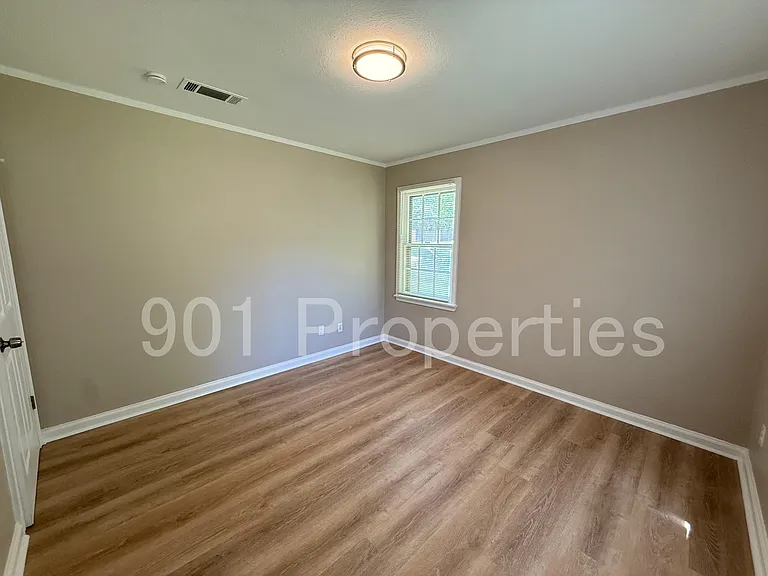 814 Colonial Rd — Photo 18