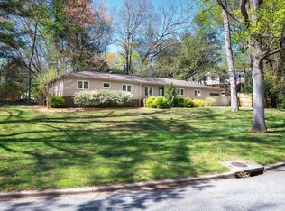10 Woodcrest Rd, Asheville, NC 28804