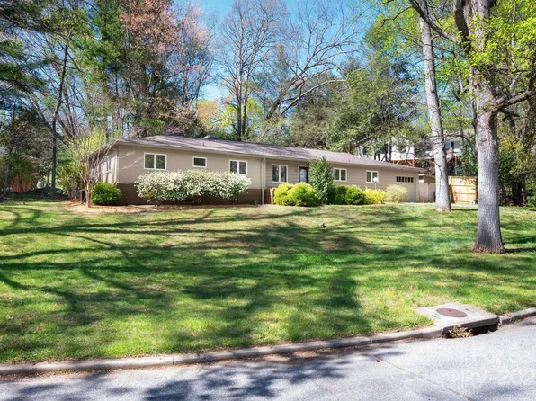 10 Woodcrest Rd, Asheville, NC 28804