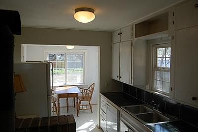 5th image of 920 Lybarger St NE