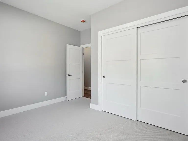 345 NW 4th St — Photo 8