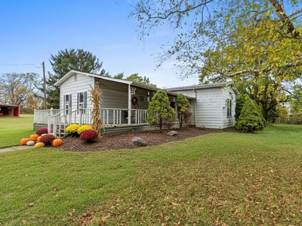 876 N Briggs Rd, Quincy, MI 49082