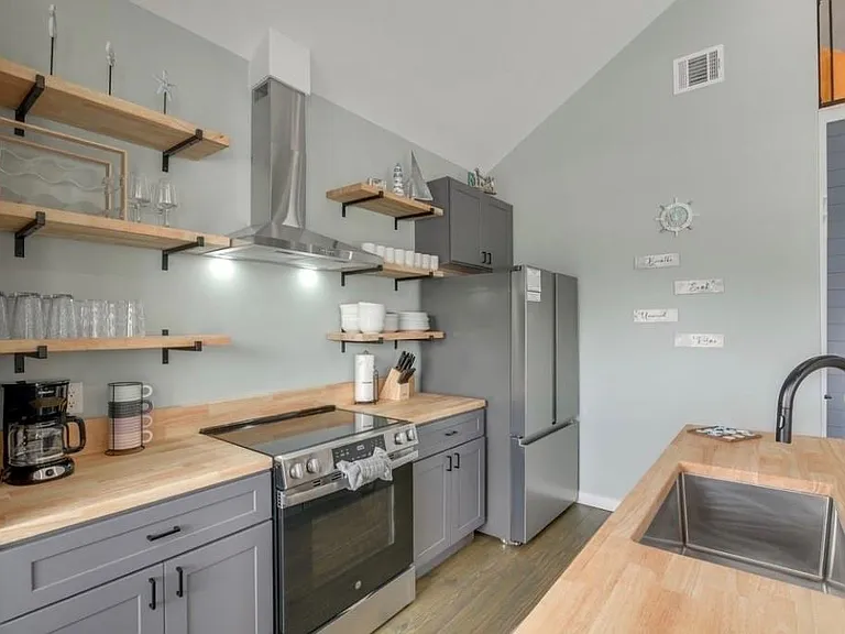 1049 Sunset Cir W — Photo 9