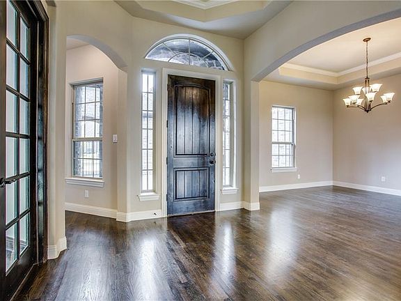 4th image of 701 Sunbury Ln