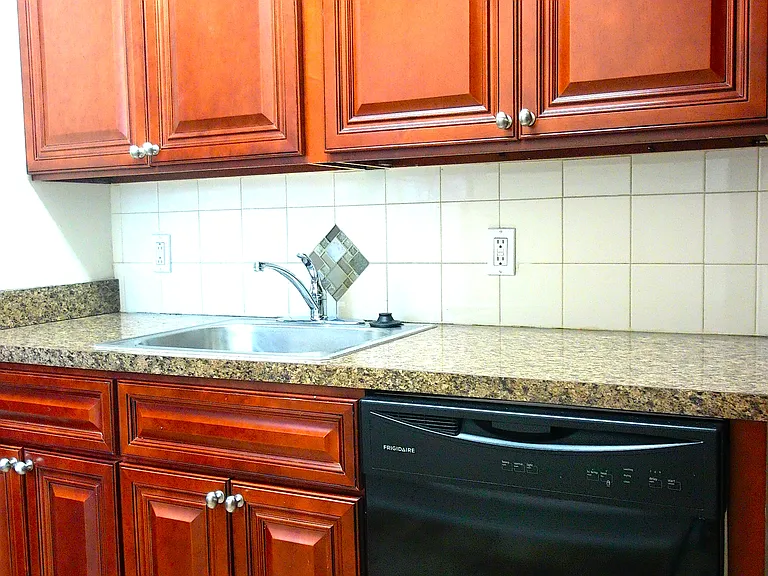 Park Spring Manor — Photo 8