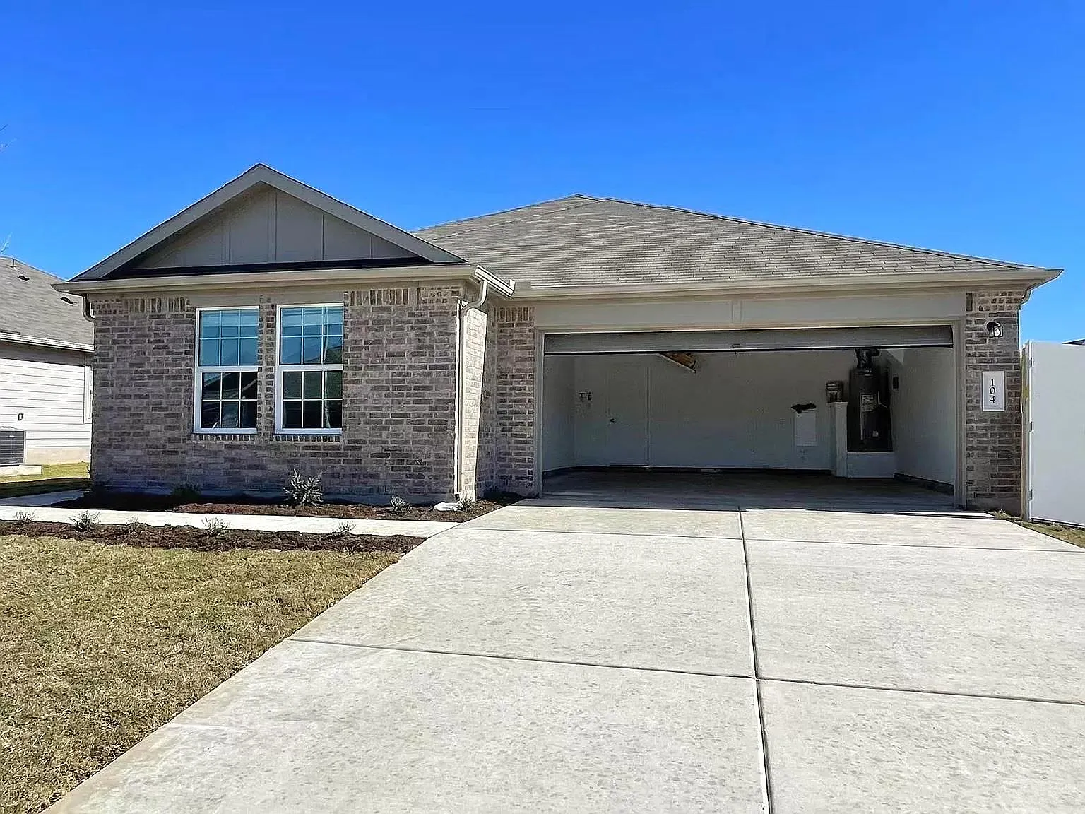 4 bed, 2.0 bath, 2049 sqft, $2,075 — Photo 1